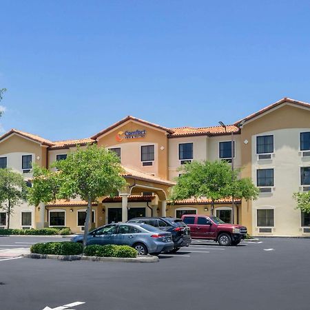 Comfort Inn & Suites Northeast - Gateway St. Petersburg Esterno foto