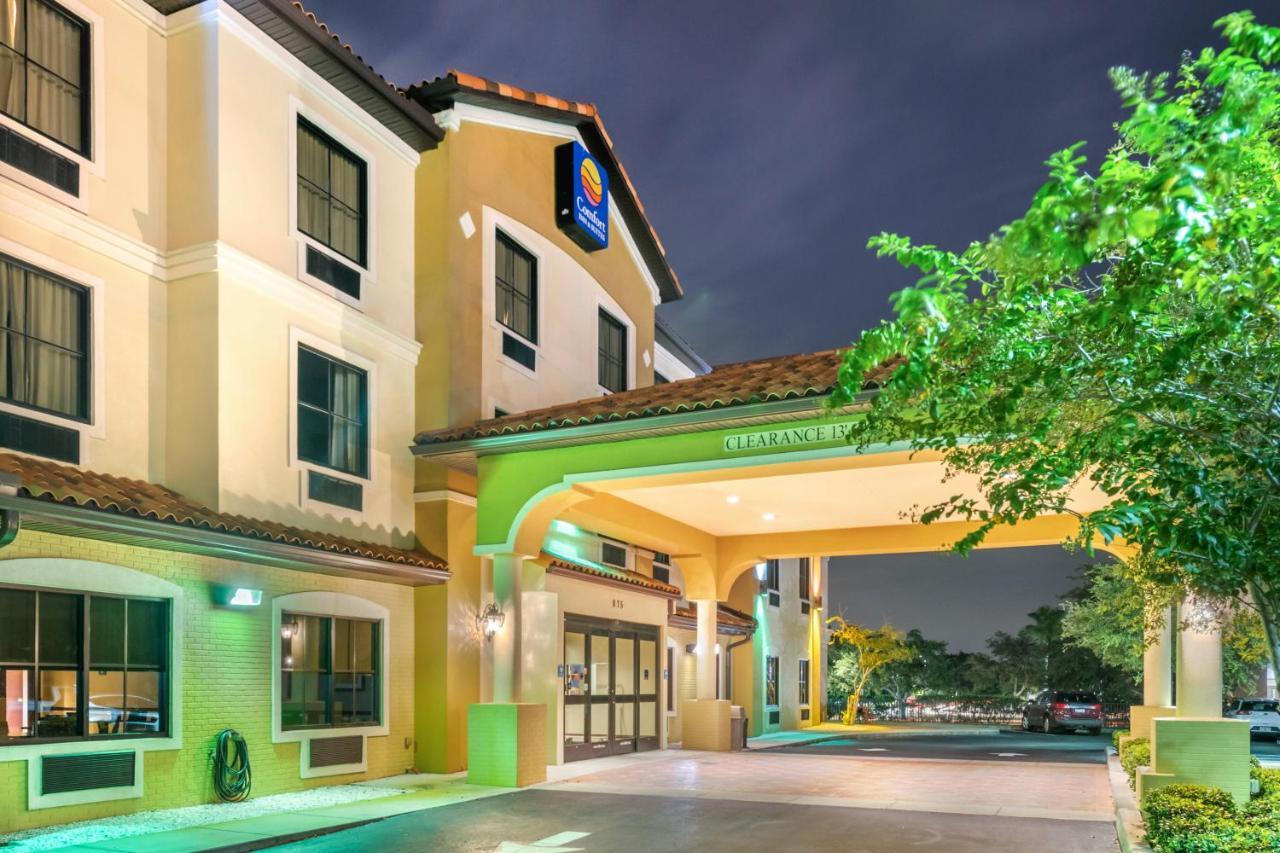 Comfort Inn & Suites Northeast - Gateway St. Petersburg Esterno foto