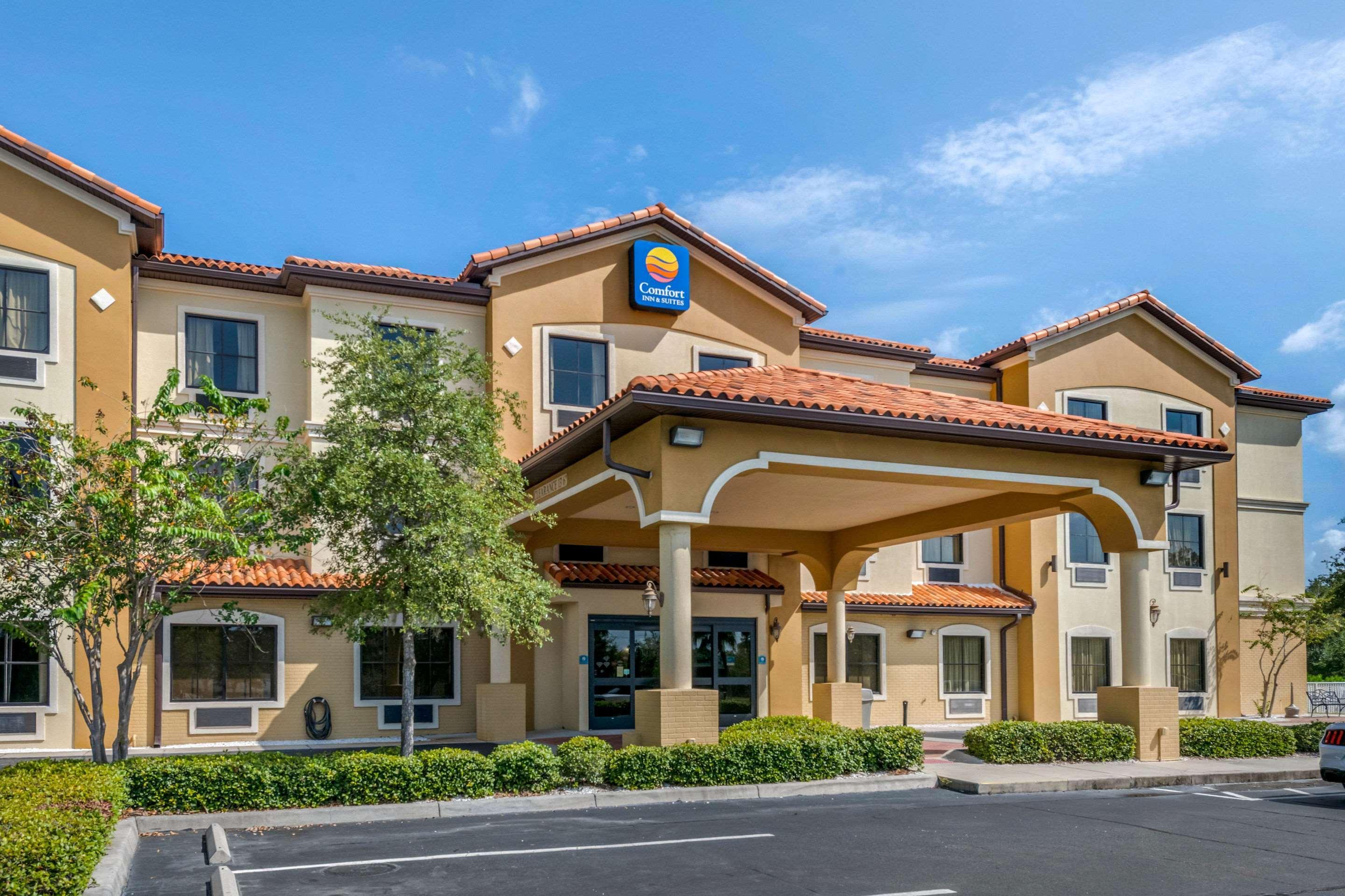 Comfort Inn & Suites Northeast - Gateway St. Petersburg Esterno foto