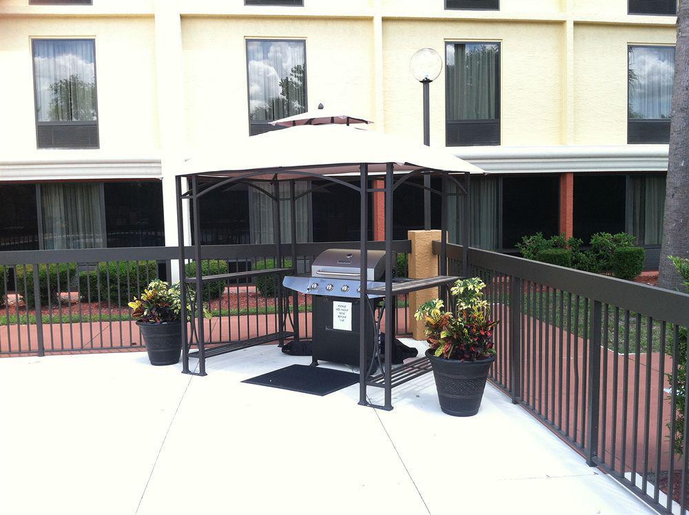 Comfort Inn & Suites Northeast - Gateway St. Petersburg Esterno foto